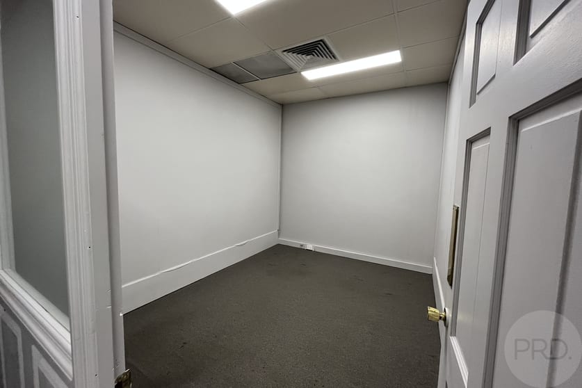Click to view all images 3B/401 High Street Penrith NSW 2750 - Image 2