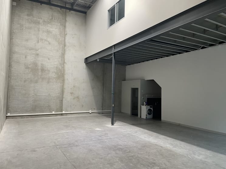 Click to view all images 8/177 Salmon Street Port Melbourne VIC 3207 - Image 1