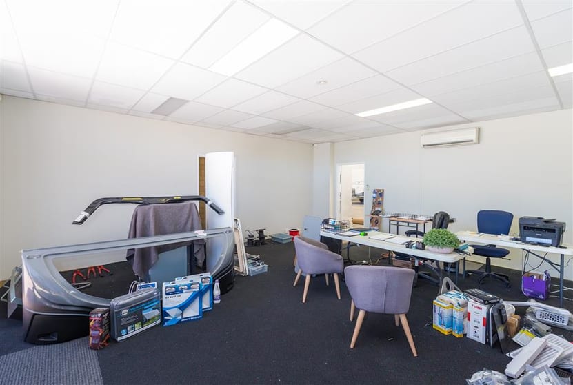 52 Mordaunt Circuit Canning Vale WA 6155 - Image 3