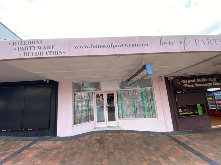 Click to view all images 142 Oak Road Kirrawee NSW 2232 - Image 2