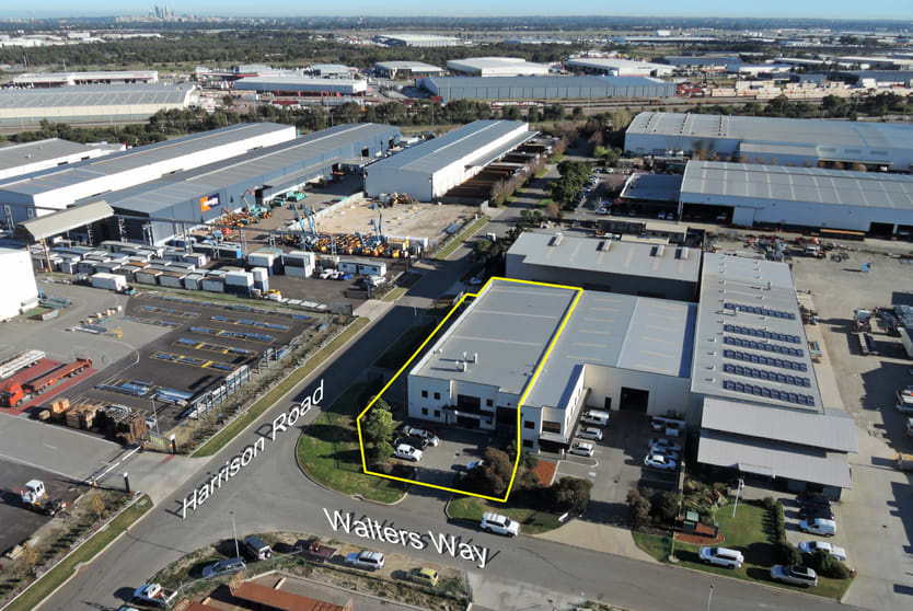 Click to view all images 32 Walters Way Forrestfield WA 6058 - Image 1