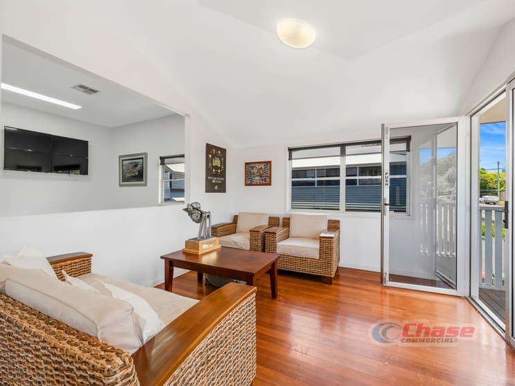 Click to view all images 313 Wynnum Road Norman Park QLD 4170 - Image 3
