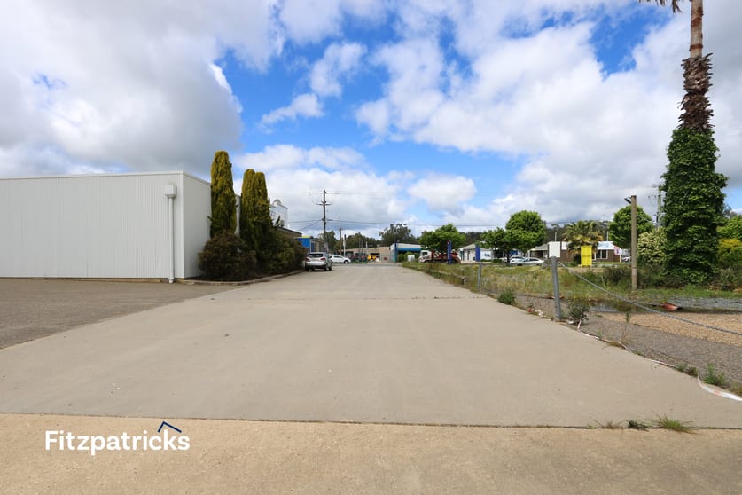 Click to view all images 117 Hammond Avenue Wagga Wagga NSW 2650 - Image 3