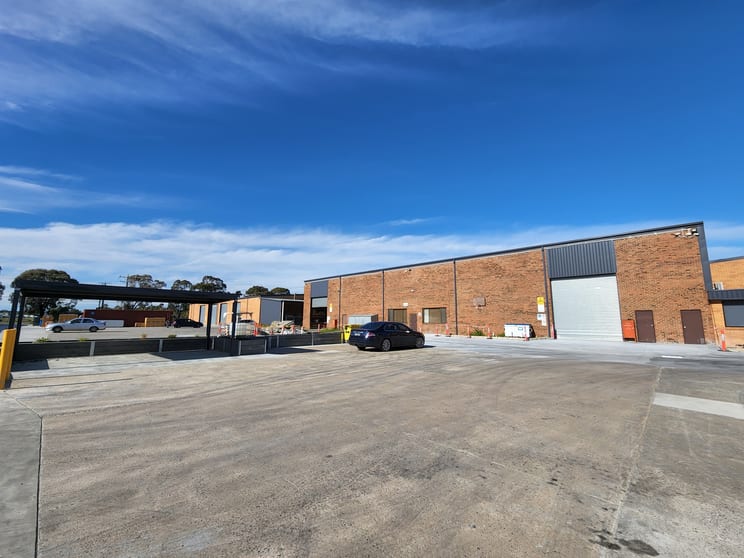 Click to view all images 2/94-98 Kirkham Road West Keysborough VIC 3173 - Image 1