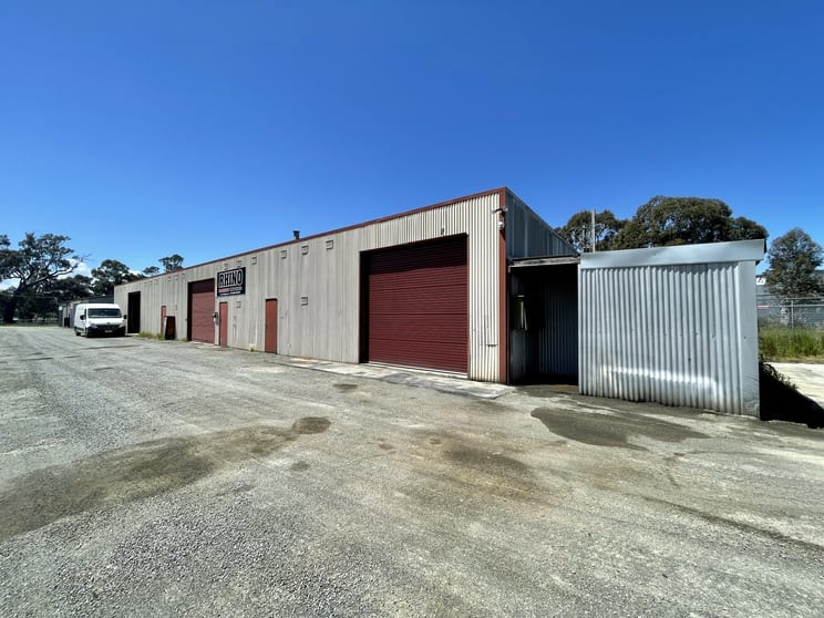 Click to view all images 4/627 Main Street Bairnsdale VIC 3875 - Image 1