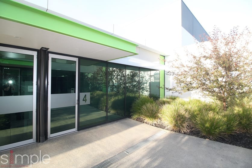Click to view all images 4/27-31 Duerdin Street Notting Hill VIC 3168 - Image 1