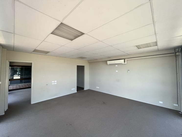 Click to view all images 3/2 Grevillea Street Tanah Merah QLD 4128 - Image 3