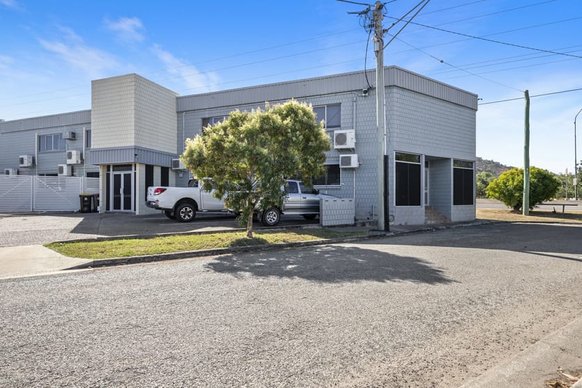 Click to view all images 3/1-3 Smith Street Hyde Park QLD 4812 - Image 1