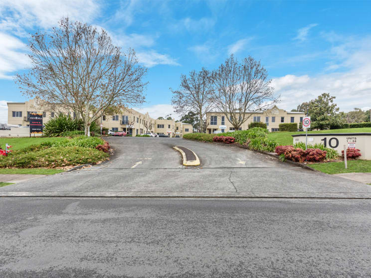 Click to view all images 40/10 Gladstone Road Castle Hill NSW 2154 - Image 2