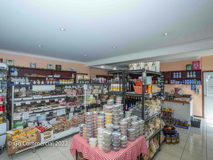 Click to view all images One/18 Hollinsworth Street Portsmith QLD 4870 - Image 2