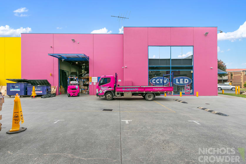 Click to view all images 1/2 Frankston Gardens Drive Carrum Downs VIC 3201 - Image 2