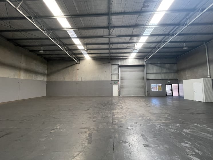 Click to view all images Unit 2/6-8 Production Court Wilsonton QLD 4350 - Image 3