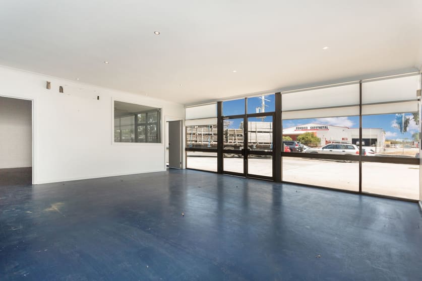 Click to view all images 2/8 Wood Street Long Gully VIC 3550 - Image 2