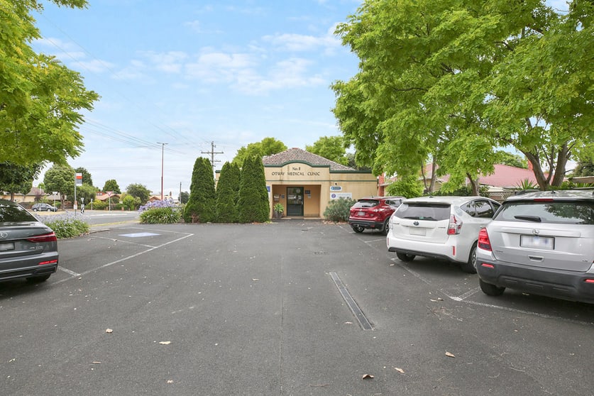 Click to view all images 8 Hart Street Colac VIC 3250 - Image 3