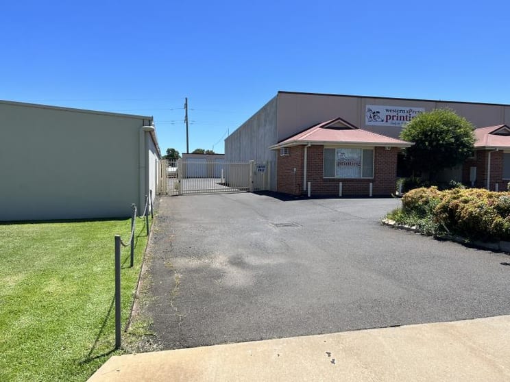 Click to view all images 62 & 74 Mountbatten Drive Dubbo NSW 2830 - Image 3