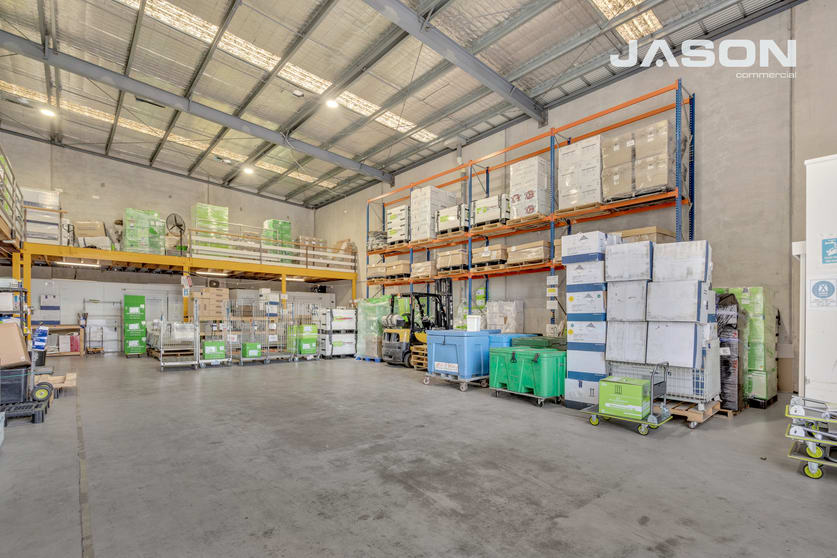 Click to view all images 35 Barrie Road Tullamarine VIC 3043 - Image 3