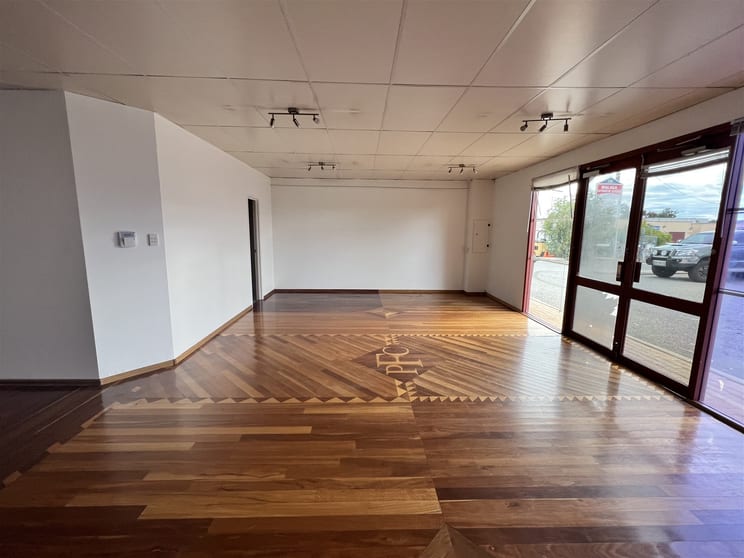 Click to view all images 2/18 Enterprise Crescent Malaga WA 6090 - Image 2