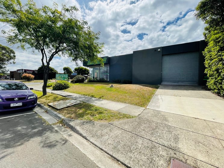 Click to view all images 1/6 London Drive Bayswater VIC 3153 - Image 3