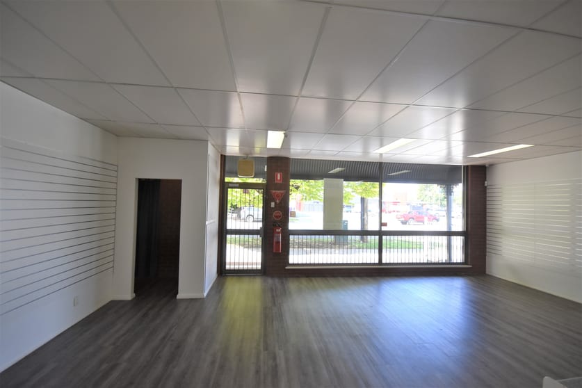 Click to view all images 429 Townsend Street Albury NSW 2640 - Image 2