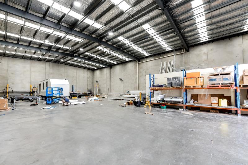 Click to view all images 28 Commercial Drive Lynbrook VIC 3975 - Image 1