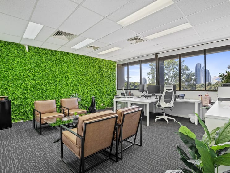 13/146 Bundall Road Bundall QLD 4217 - Image 1