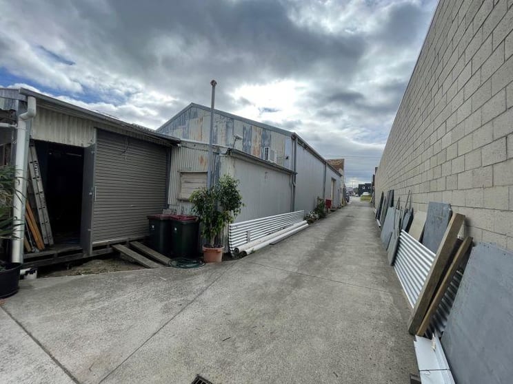 Click to view all images 17 Aristoc Road Glen Waverley VIC 3150 - Image 2