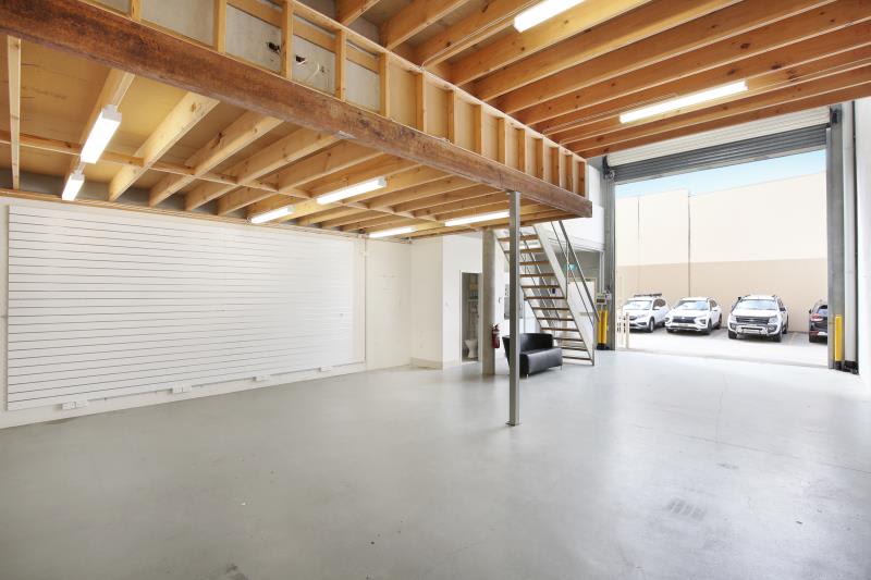 Click to view all images 12 Stanton Road Seven Hills NSW 2147 - Image 3