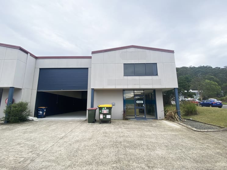 Click to view all images Unit 1/4 Enterprise Close West Gosford NSW 2250 - Image 2