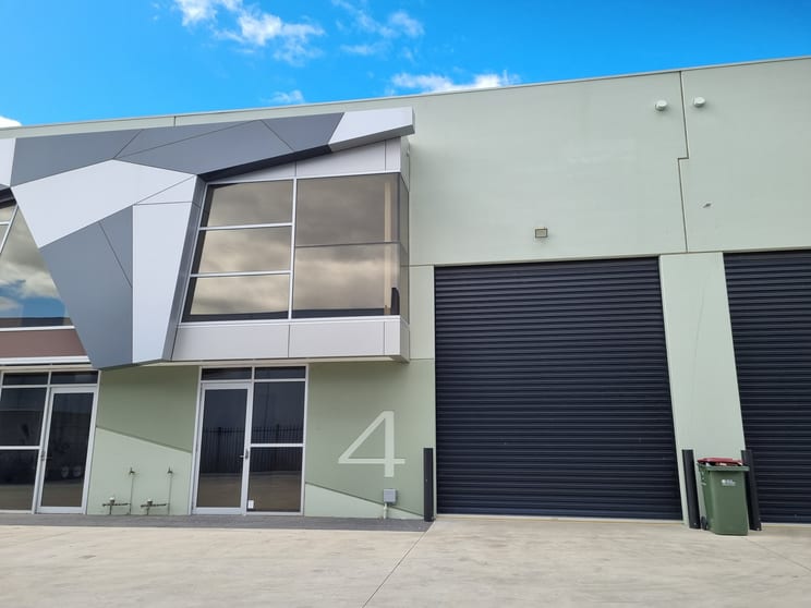 4/12 Macquarie Drive Thomastown VIC 3074 - Image 1
