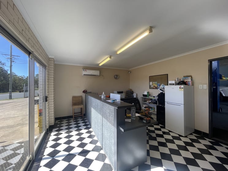Click to view all images 5&6/11 Leanne Crescent Lawnton QLD 4501 - Image 3