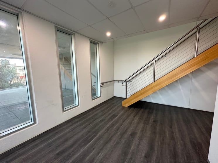 Click to view all images 2/7 Lawn Court Craigieburn VIC 3064 - Image 3