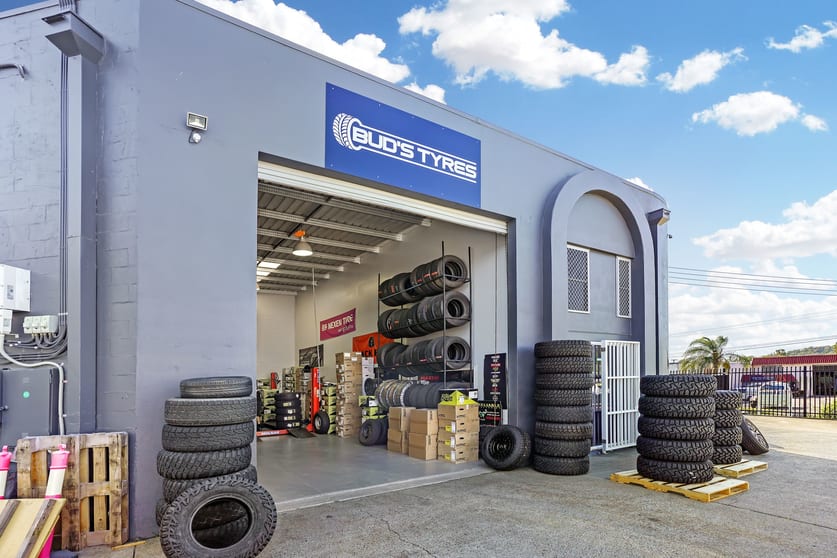 Click to view all images Unit 1/3 Hutchinson Street Burleigh Heads QLD 4220 - Image 1