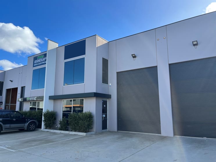 Click to view all images 19/12 Henderson Road Knoxfield VIC 3180 - Image 2