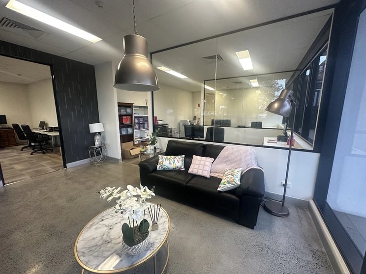 Click to view all images 1/1049 Wynnum Road Cannon Hill QLD 4170 - Image 2