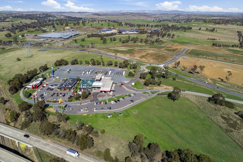 Click to view all images 1A Commercial Road Yass NSW 2582 - Image 2