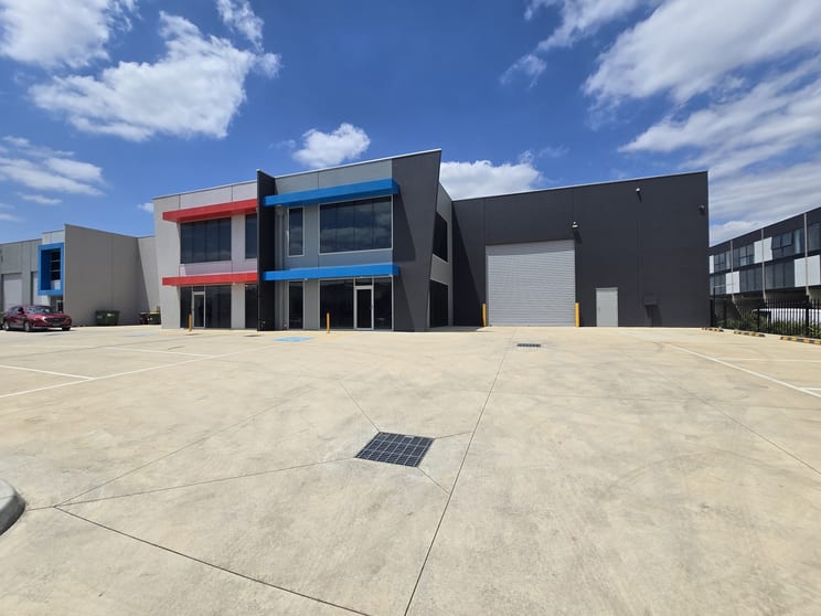 Click to view all images 46 Futures Road Cranbourne West VIC 3977 - Image 1