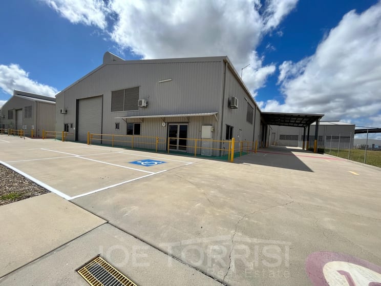 Click to view all images 11 Effley Street Mareeba QLD 4880 - Image 2