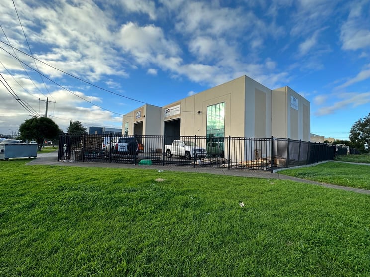 Click to view all images 2/49 Lara Way Campbellfield VIC 3061 - Image 1