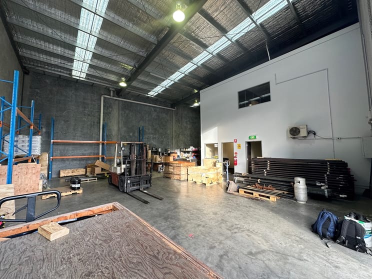 Click to view all images 2/49 Lara Way Campbellfield VIC 3061 - Image 3