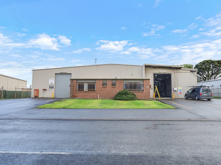 Click to view all images 17 Strong Street Warrnambool VIC 3280 - Image 1