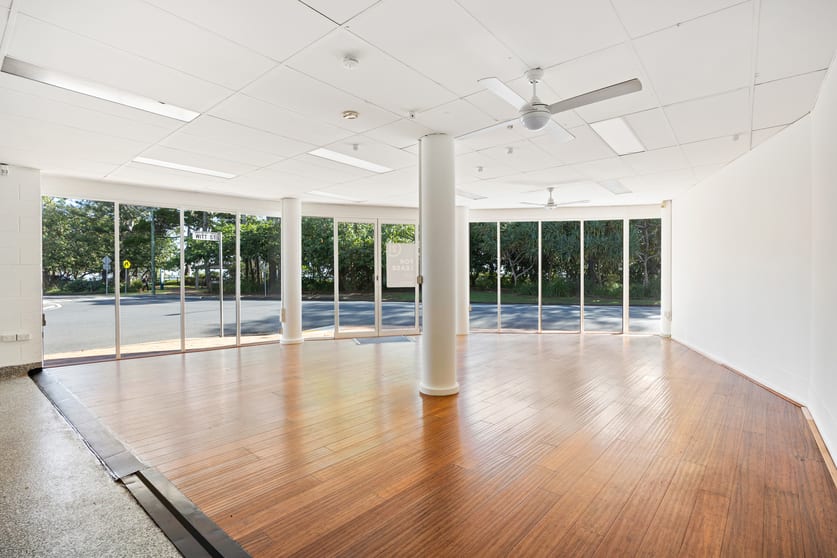 Click to view all images 1/471 Esplanade Torquay QLD 4655 - Image 3