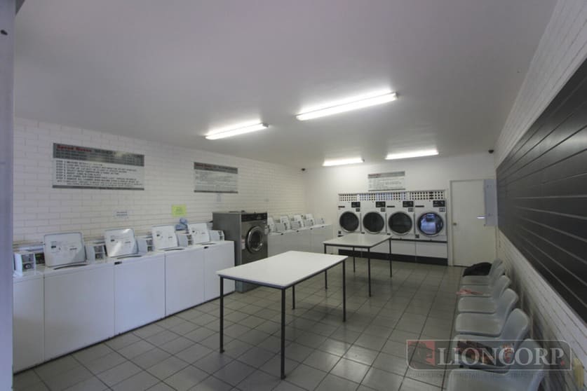 Click to view all images Hamilton QLD 4007 - Image 3