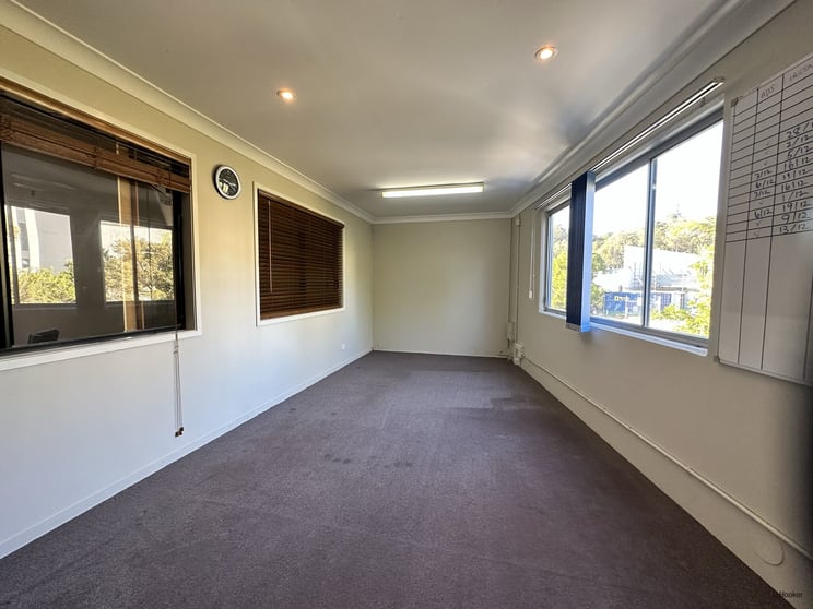 Click to view all images 1/4 Flagstone Drive Burleigh Heads QLD 4220 - Image 3