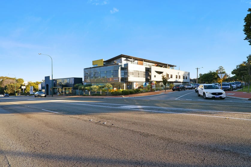 Click to view all images 4/81 Stirling Highway Nedlands WA 6009 - Image 2