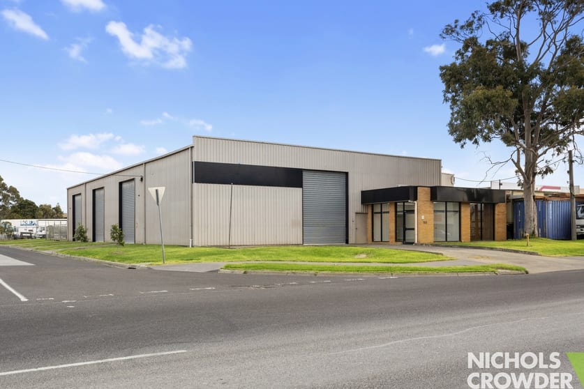 Click to view all images 100 Malcolm Road Braeside VIC 3195 - Image 2