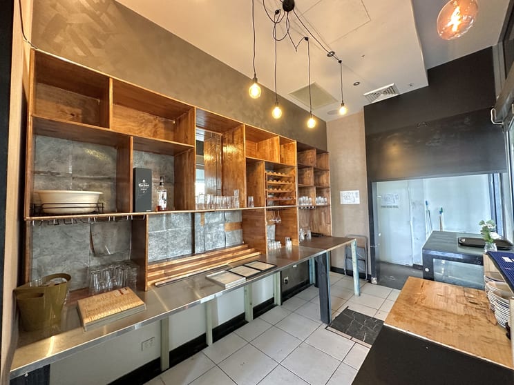 Click to view all images 402/18 Cypress Avenue Surfers Paradise QLD 4217 - Image 3