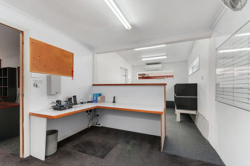 Click to view all images 18 Union Street Sale VIC 3850 - Image 3