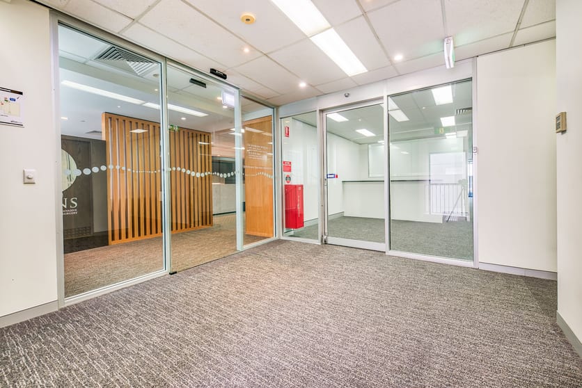 Click to view all images 2042 Logan Road Upper Mount Gravatt QLD 4122 - Image 1