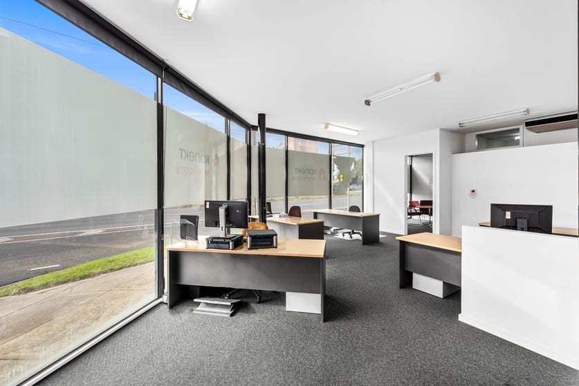 1/172 Latrobe Terrace Geelong West VIC 3218 - Image 3