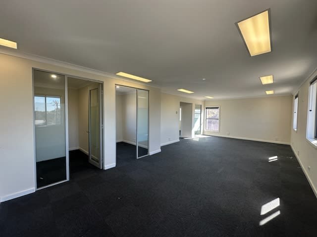 Click to view all images 42b Lady Penrhyn Drive Unanderra NSW 2526 - Image 2